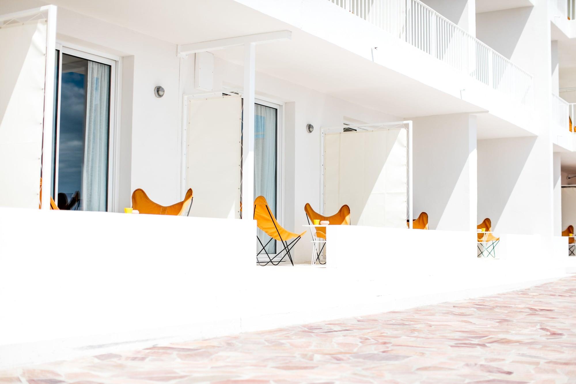 Hotel Les Roches Rouges, A Beaumier Saint-Raphael (Var)